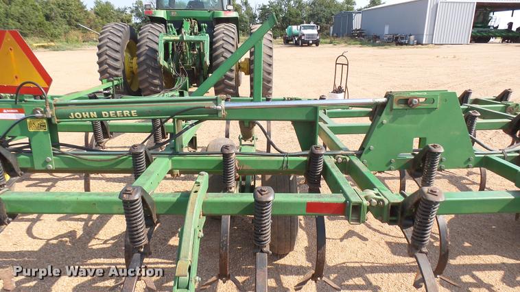 image for item DR9469 John Deere 960 field cultivator