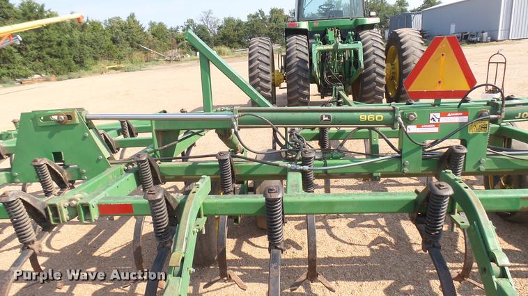 image for item DR9469 John Deere 960 field cultivator
