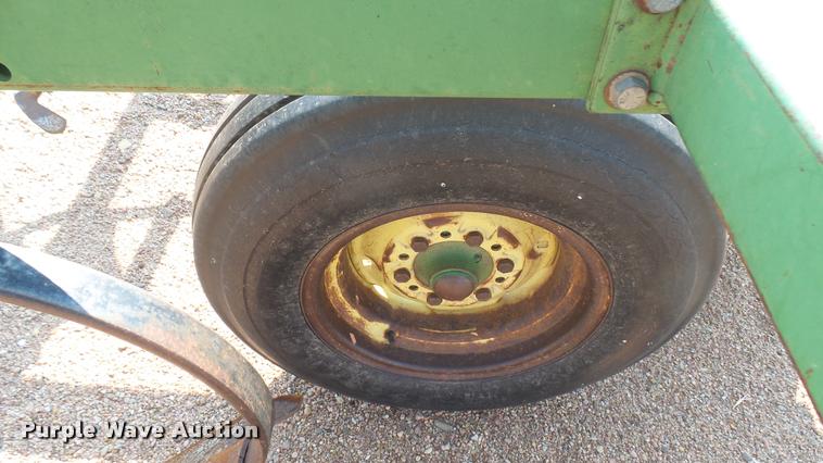 image for item DR9469 John Deere 960 field cultivator