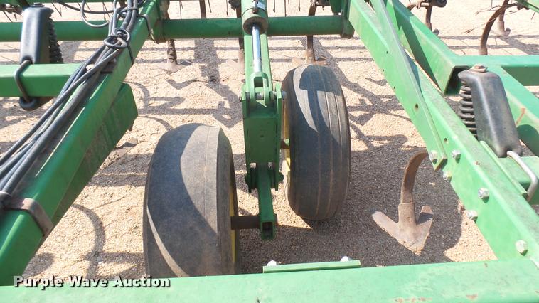 image for item DR9469 John Deere 960 field cultivator
