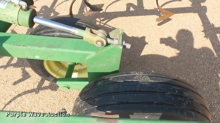 image for item DR9469 John Deere 960 field cultivator