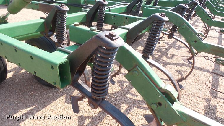 image for item DR9469 John Deere 960 field cultivator