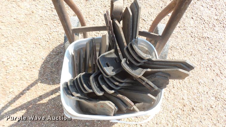 image for item DR9469 John Deere 960 field cultivator