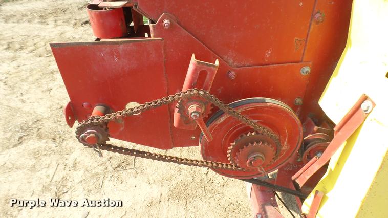 image for item DR9471 New Holland 355 mixer / grinder