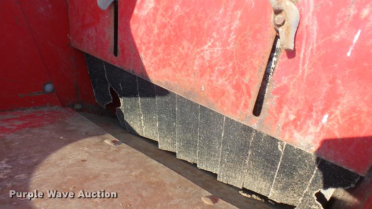 image for item DR9471 New Holland 355 mixer / grinder