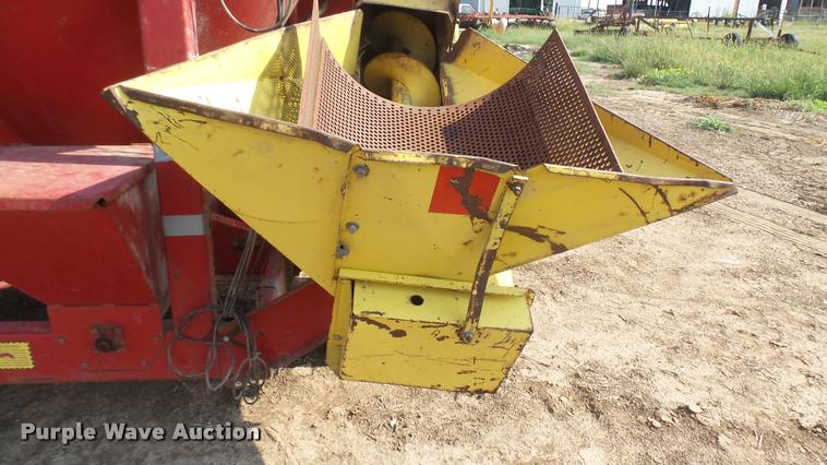 image for item DR9471 New Holland 355 mixer / grinder