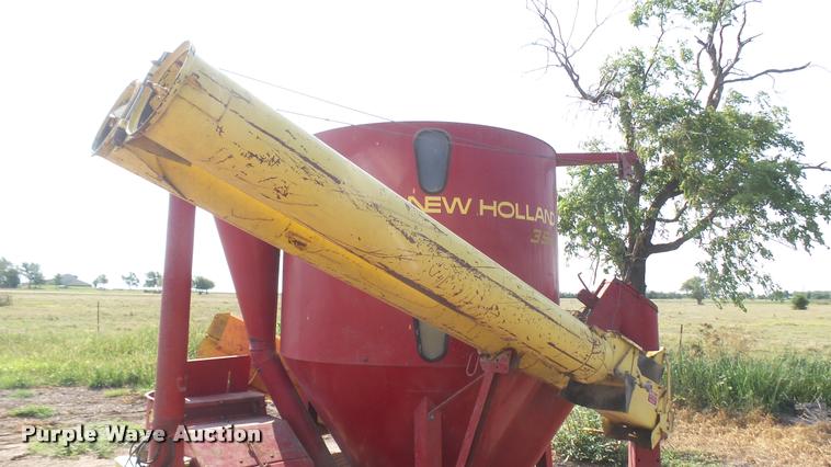 image for item DR9471 New Holland 355 mixer / grinder