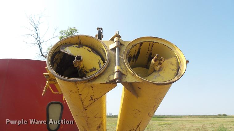 image for item DR9471 New Holland 355 mixer / grinder