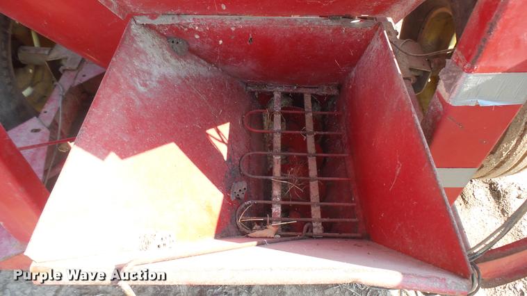 image for item DR9471 New Holland 355 mixer / grinder