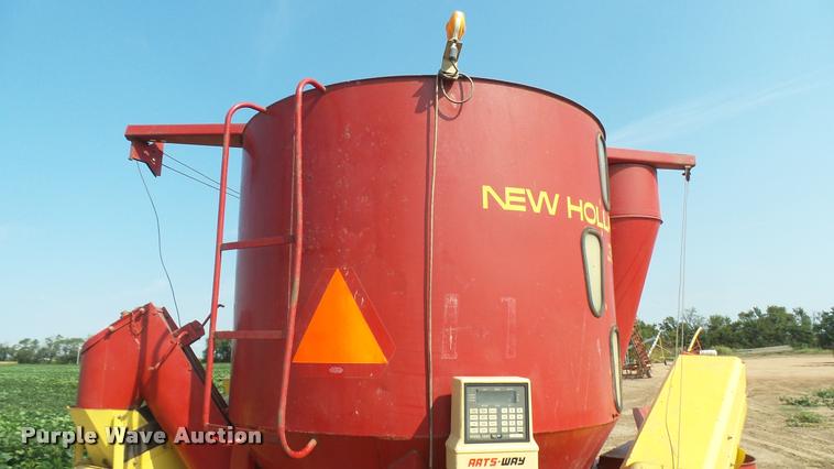 image for item DR9471 New Holland 355 mixer / grinder
