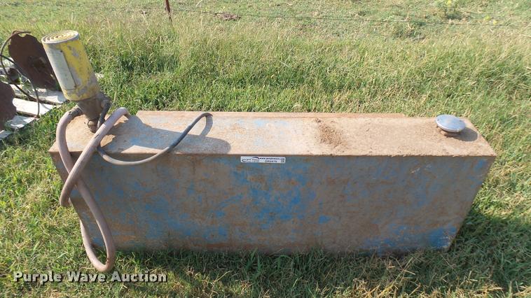 image for item DR9479 Fuel tank