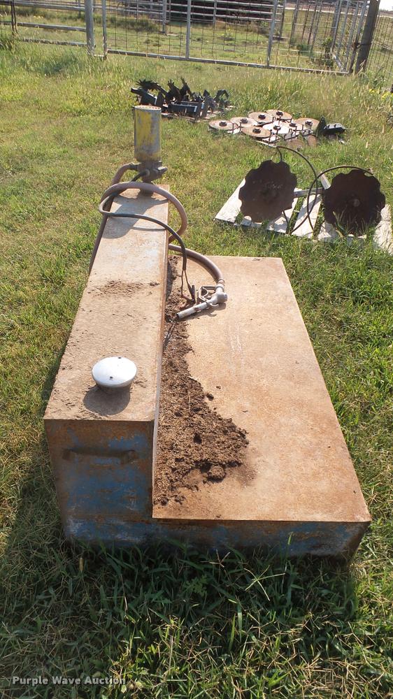 image for item DR9479 Fuel tank