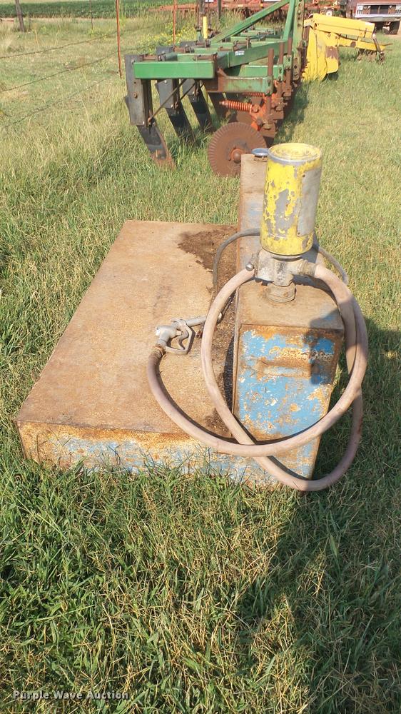 image for item DR9479 Fuel tank