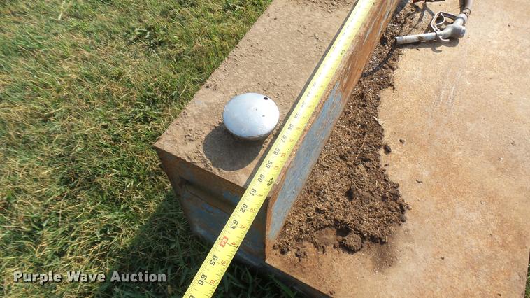 image for item DR9479 Fuel tank