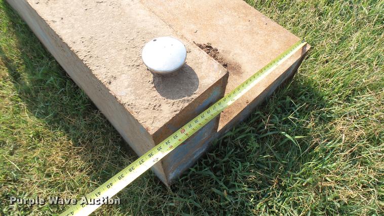 image for item DR9479 Fuel tank