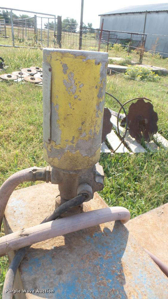 image for item DR9479 Fuel tank