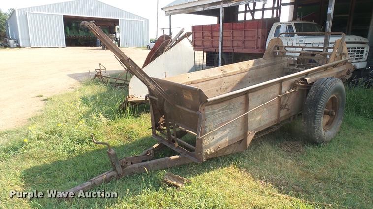 image for item DR9488 New Idea manure spreader