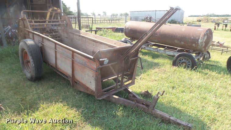 image for item DR9488 New Idea manure spreader