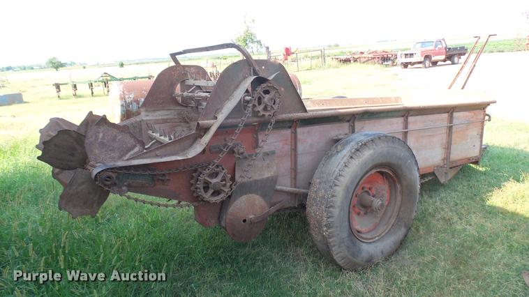image for item DR9488 New Idea manure spreader