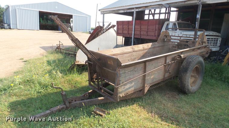 image for item DR9488 New Idea manure spreader