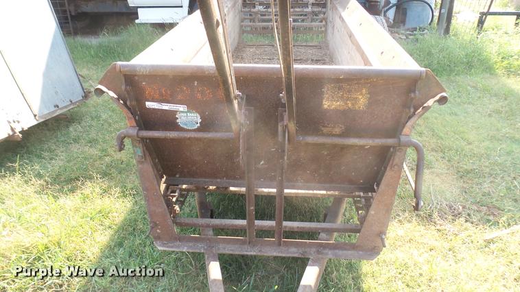 image for item DR9488 New Idea manure spreader