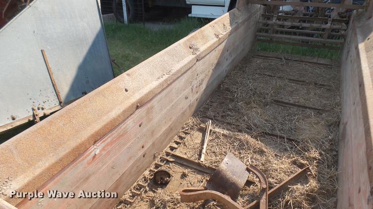 image for item DR9488 New Idea manure spreader