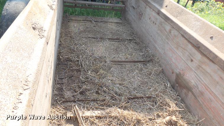 image for item DR9488 New Idea manure spreader