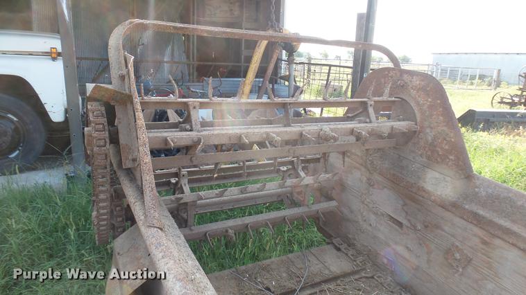 image for item DR9488 New Idea manure spreader