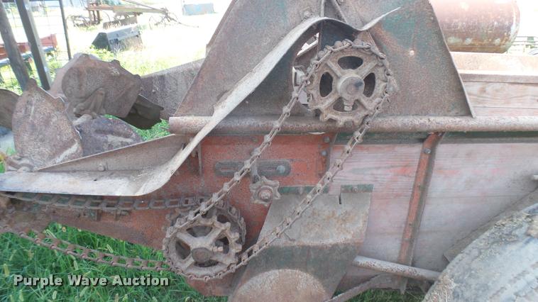 image for item DR9488 New Idea manure spreader
