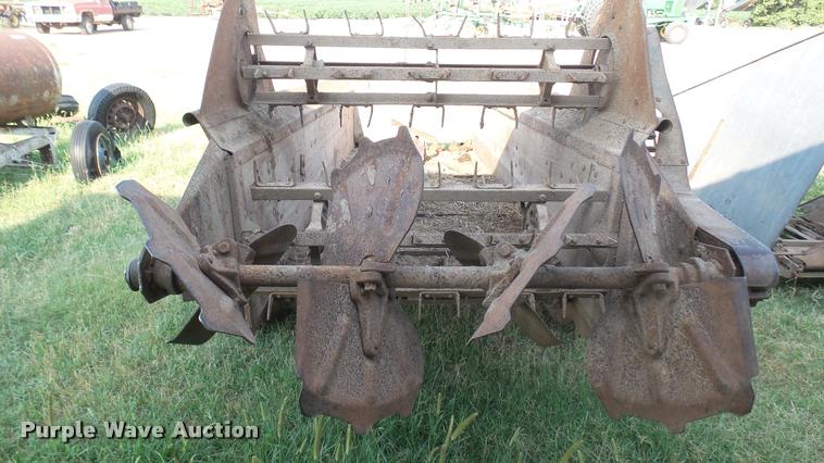 image for item DR9488 New Idea manure spreader