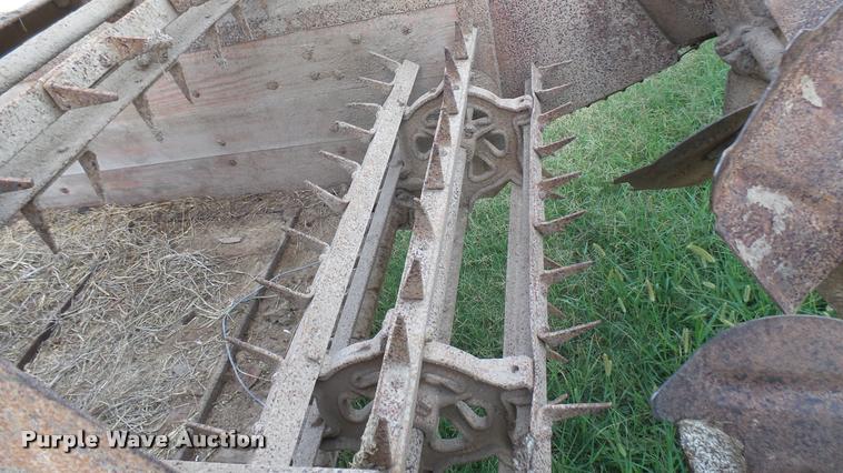 image for item DR9488 New Idea manure spreader