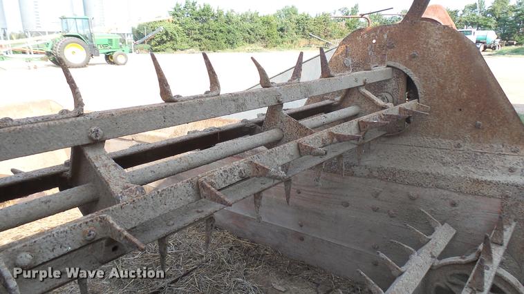 image for item DR9488 New Idea manure spreader