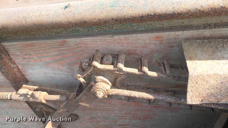 image for item DR9488 New Idea manure spreader