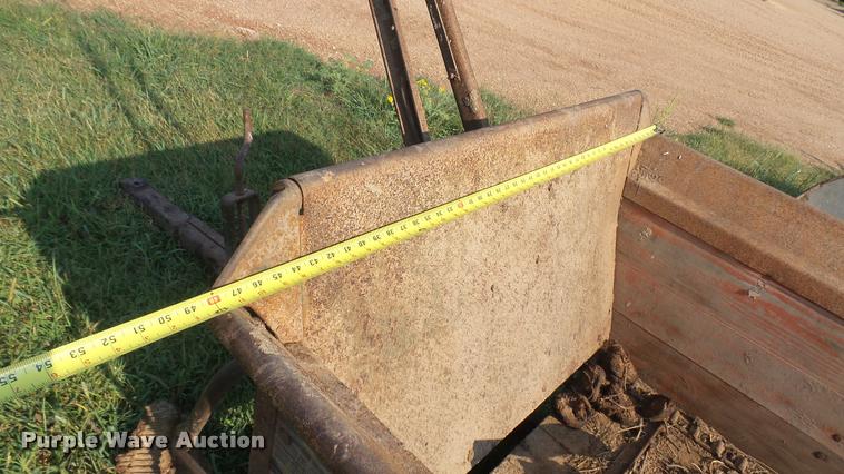 image for item DR9488 New Idea manure spreader