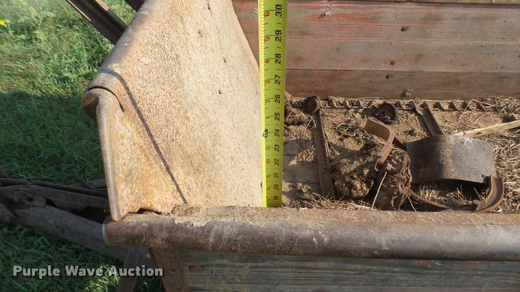 image for item DR9488 New Idea manure spreader