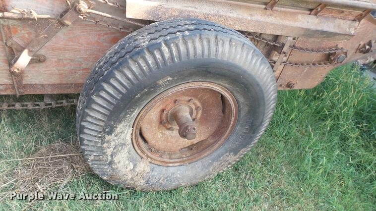 image for item DR9488 New Idea manure spreader