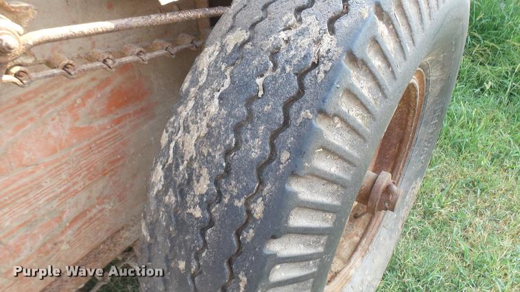 image for item DR9488 New Idea manure spreader