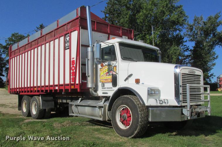 image for item K6119 1997 Freightliner FLD112SD silage truck