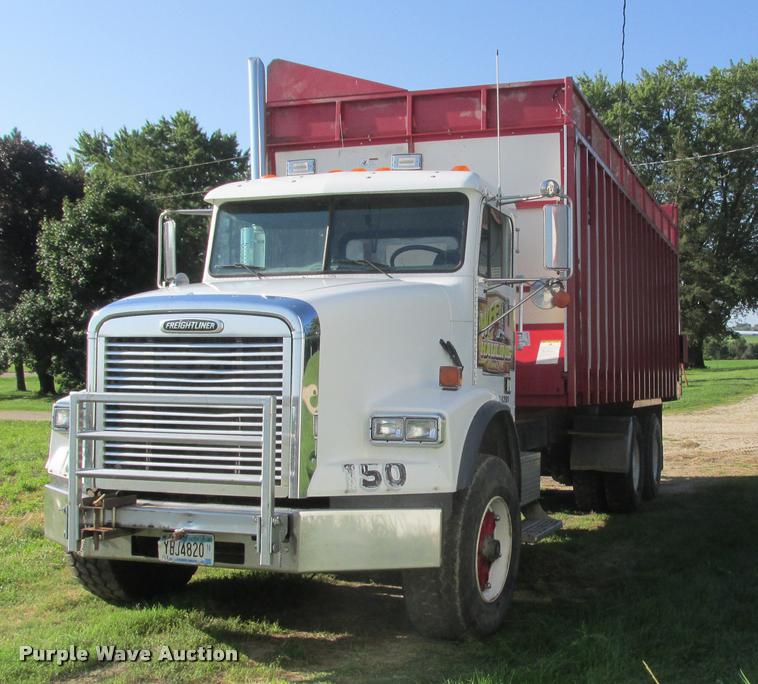 image for item K6119 1997 Freightliner FLD112SD silage truck