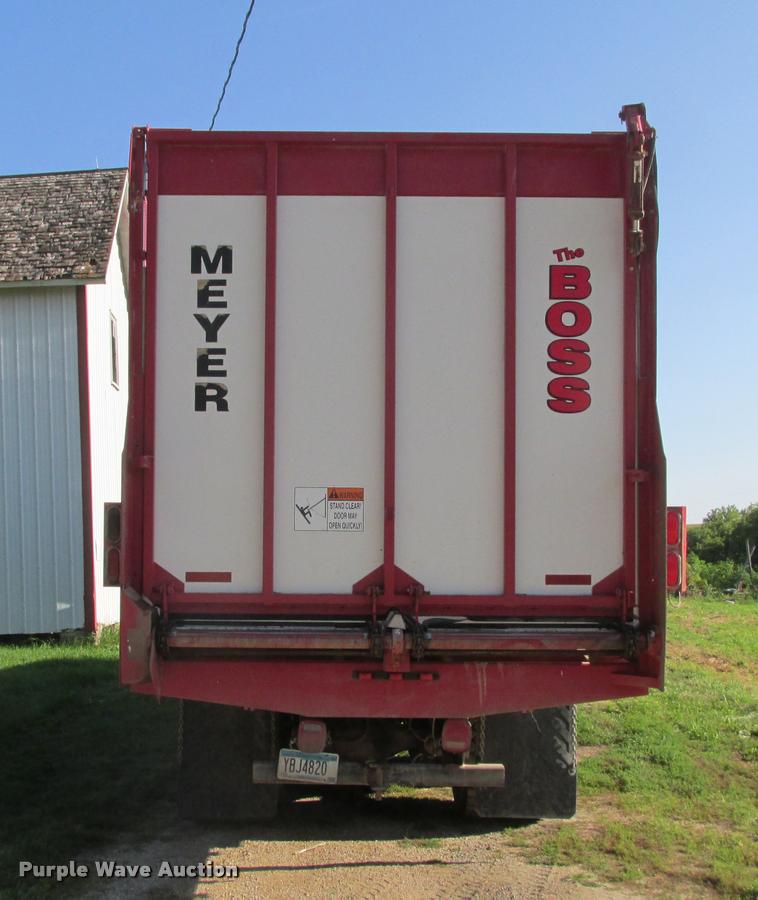 image for item K6119 1997 Freightliner FLD112SD silage truck