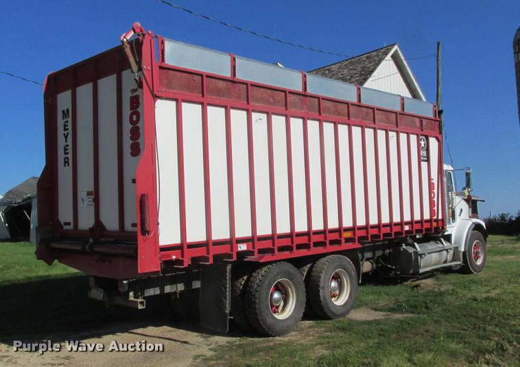 image for item K6119 1997 Freightliner FLD112SD silage truck