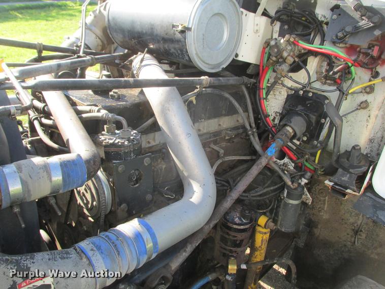 image for item K6119 1997 Freightliner FLD112SD silage truck