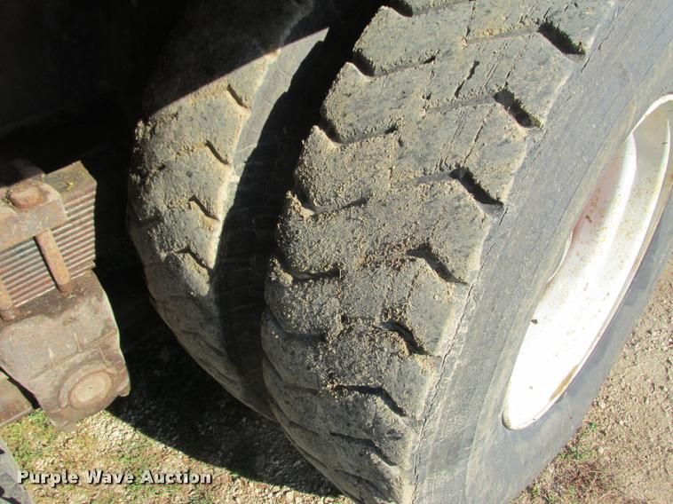 image for item K6119 1997 Freightliner FLD112SD silage truck