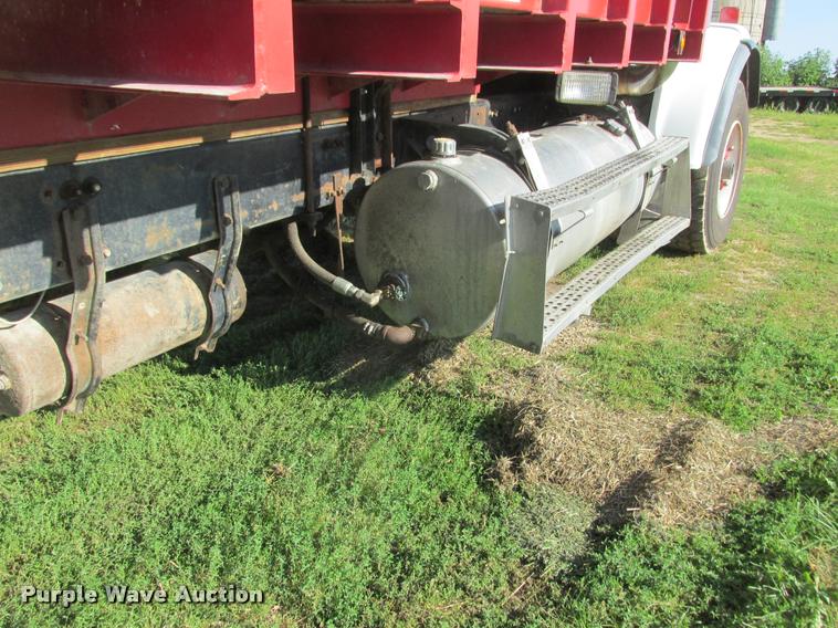 image for item K6119 1997 Freightliner FLD112SD silage truck