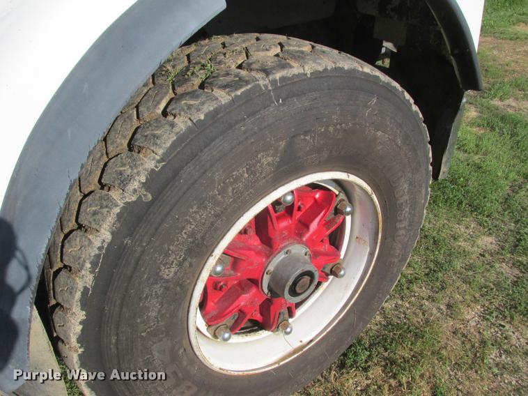 image for item K6119 1997 Freightliner FLD112SD silage truck