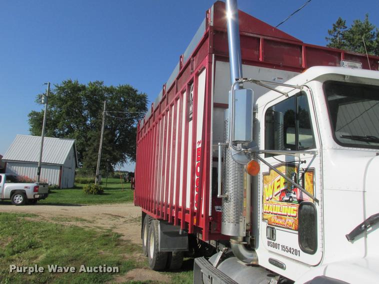 image for item K6119 1997 Freightliner FLD112SD silage truck