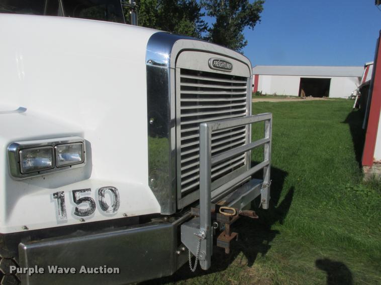image for item K6119 1997 Freightliner FLD112SD silage truck
