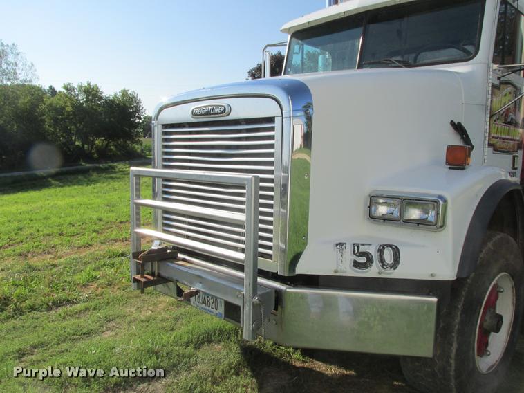 image for item K6119 1997 Freightliner FLD112SD silage truck