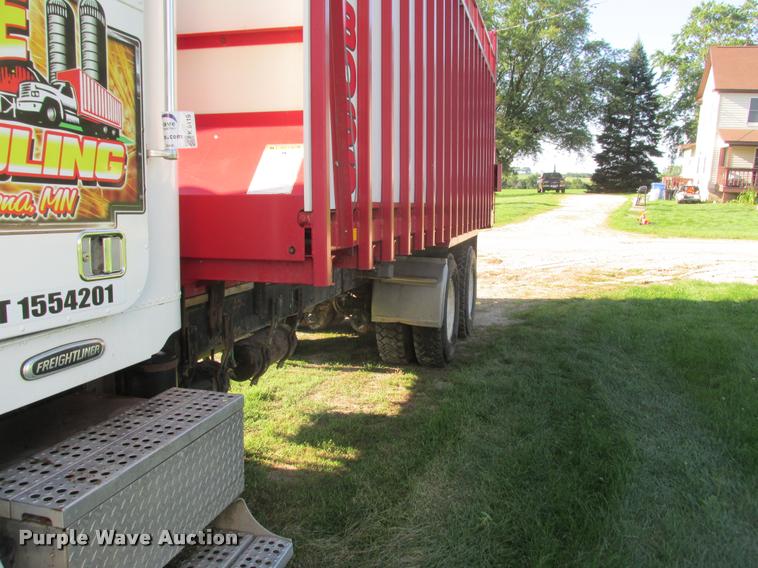 image for item K6119 1997 Freightliner FLD112SD silage truck