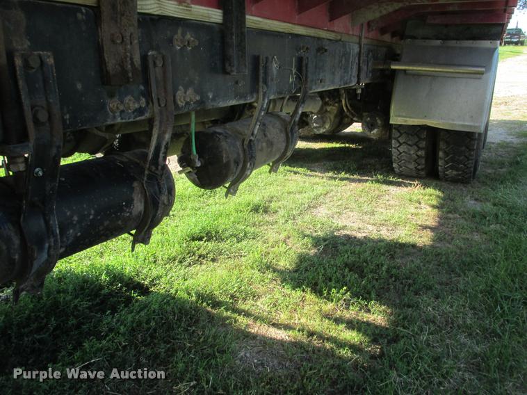 image for item K6119 1997 Freightliner FLD112SD silage truck